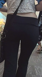 商场长腿黑紧裤