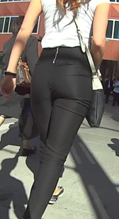 细腰宽臀黑裤少妇