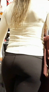 商场大翘臀美女