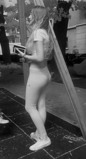 透视翘臀白裤内痕明显