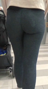 跟拍饱满翘臀健美裤少妇