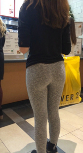 米色健美裤大翘臀少妇