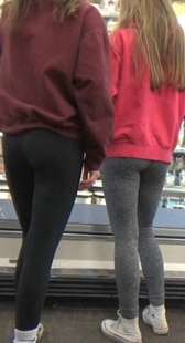 超市健美裤两小妹