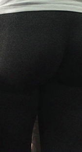 屁股太大一片黑呀