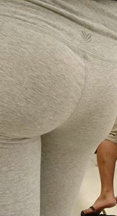 米白健美裤臀真紧