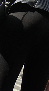 街拍大屁股黑裤少妇裤子都要破了