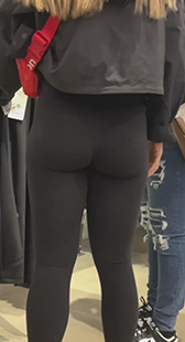 Asian lulu employee is back