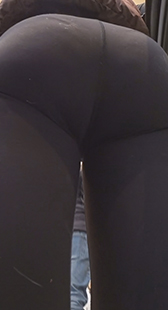 饱满丰臀健身裤妹子