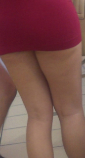 包臀超短红裙少妇