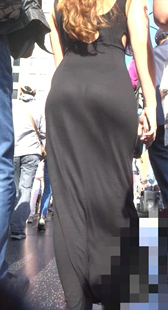 贴身灰裙臀型真是美