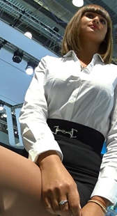 展会大长腿肉丝美女