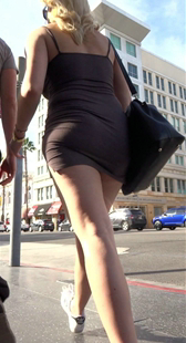 大屁股咖啡短裙少妇