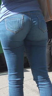 街拍超紧包臀牛仔少妇