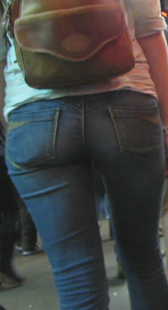 夜晚长时间跟拍紧牛少妇