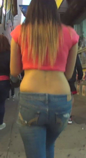 街拍紧牛少妇好会扭