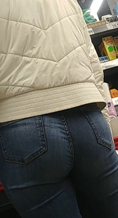 超市重口味牛仔裤少妇