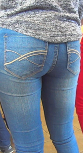 包臀紧牛看起来好结实