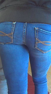 超紧包臀蓝色牛仔少妇