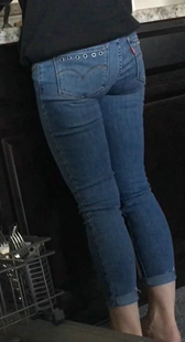 超紧勒沟牛仔少妇