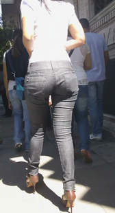 细高跟紧牛少妇