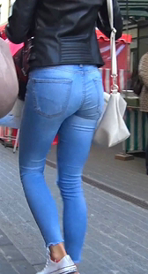 翘臀紧牛美女身材好