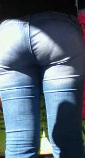 紧身包臀牛仔裤大妈臀