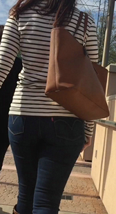 街拍黑牛包臀成熟少妇