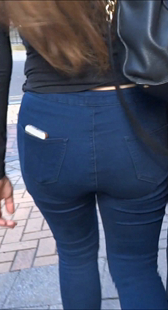 街拍宽臀牛仔裤美女