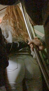 紧身白色牛仔重口味