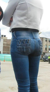 翘臀牛仔裤小妹