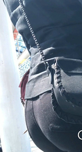 黑牛仔侧拍大翘臀少妇