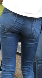 紧身牛仔裤紧内痕妹子