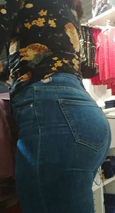 侧拍翘臀蓝牛熟女