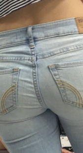 超紧灰牛仔裤露腰少女