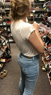 鞋店紧身灰牛仔小妹子