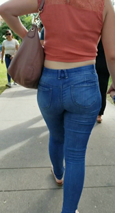 街拍超紧蓝牛肥臀洋妞