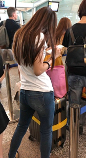 紧身黑牛仔国内妹子