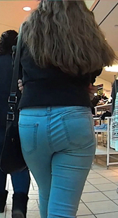 商场紧身牛仔裤外国妞