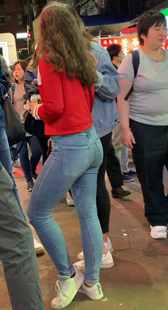 包臀紧臀牛仔裤小姐姐