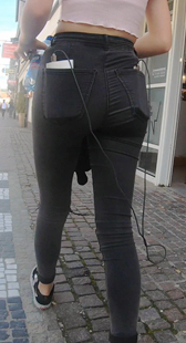 街拍细腰大翘臀黑牛仔洋妞