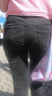 街拍黑牛仔紧臀少妇视频