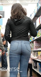 超市饱满牛仔翘臀小妹