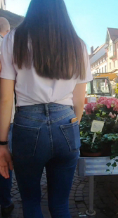 超紧蓝牛紧臀长发妹子