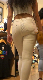 紧身饱满白牛仔少妇