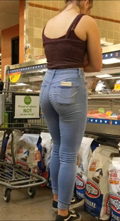 商场饱满丰臀牛仔小妹妹