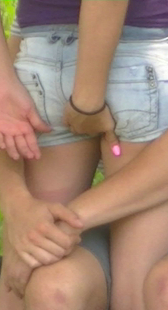 光明正大摸屁股沟