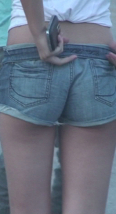 性感牛仔热裤少妇