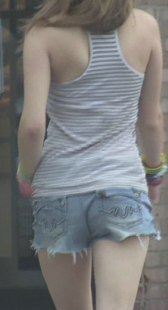 国外热裤小妹身材好