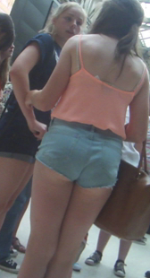 牛仔大屁股小妹