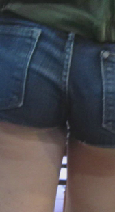 街拍包臀紧牛少妇